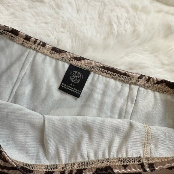 UO Urban Outfitters shiny brown/goldish tan groovy print mini skirt w slits - Picture 3 of 6